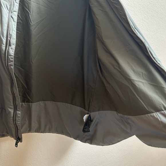 The North Face Women’s Lightweight Quilted Jacket Size M Olive Green & Gray - Picture 5 of 15